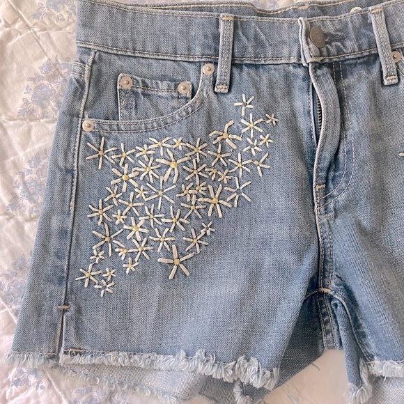 GAP Shorts - Picture 3 of 6